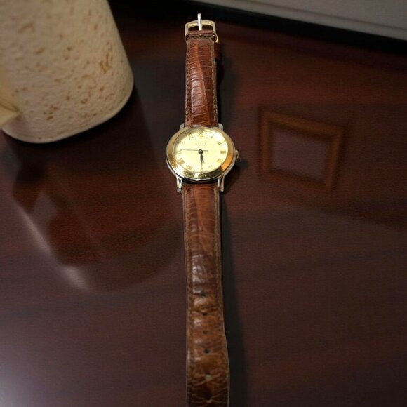 Vintage Womens Guess Adjustable Leather Adjustable Band Watch - Picture 2 of 8